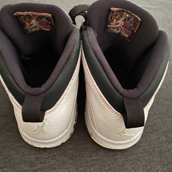 Kids Jordan’s - Picture 3 of 5